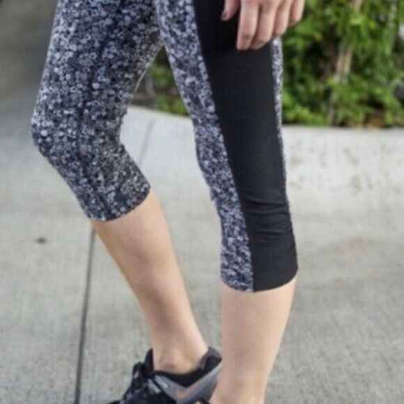 Athleta Ditsy Stripe Balance Capri Flint Gray M - Picture 2 of 8